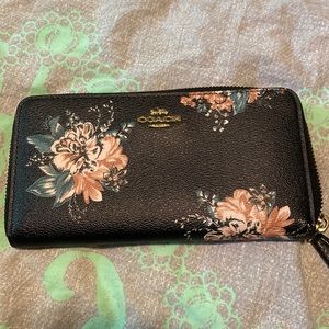 Like new coach wallet